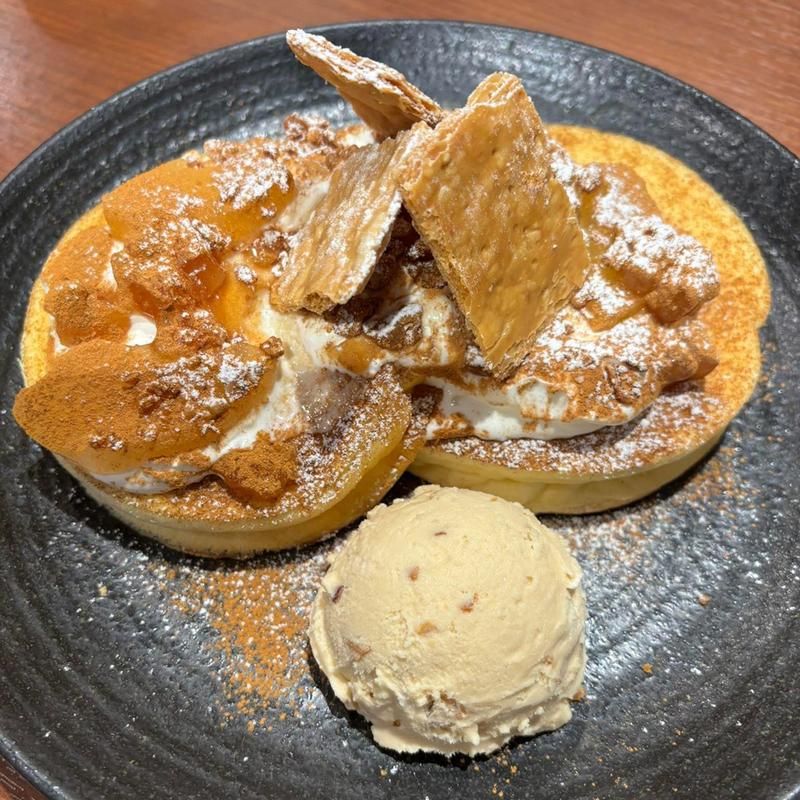 キャラメルナッツとアップルシナモンのパンケーキ(さかい珈琲 町田多摩境店)