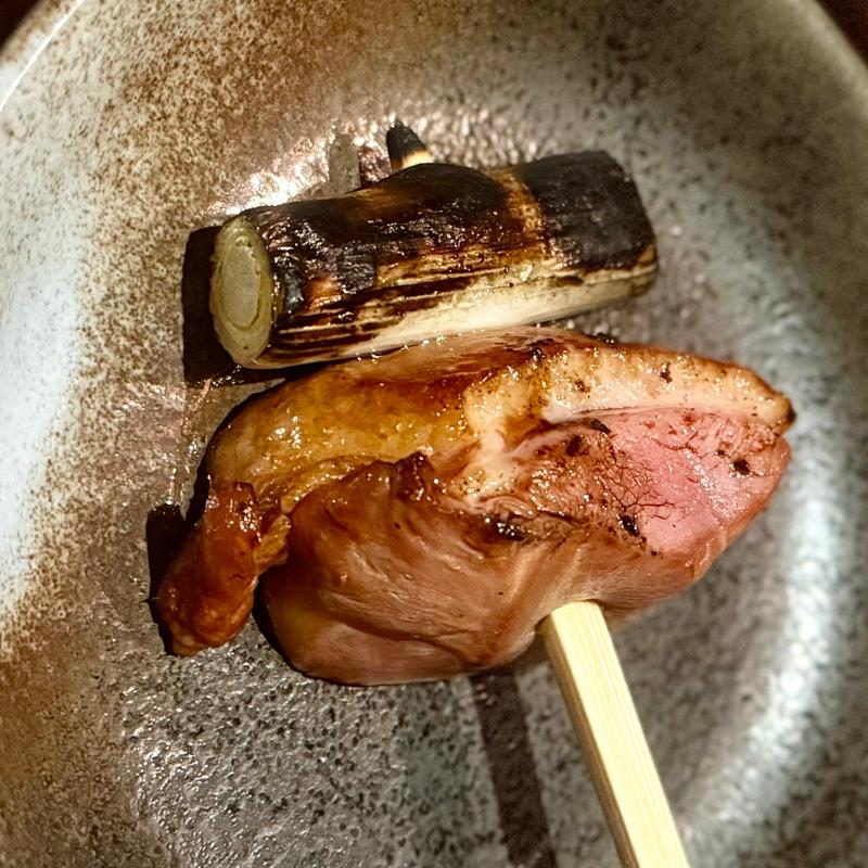 紅茶鴨と深谷ねぎの原始焼き(炉端焼き 楽華日 大泉邸 海鮮 個室 居酒屋)