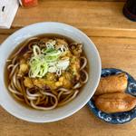 かき揚げうどん　いなり2ケ