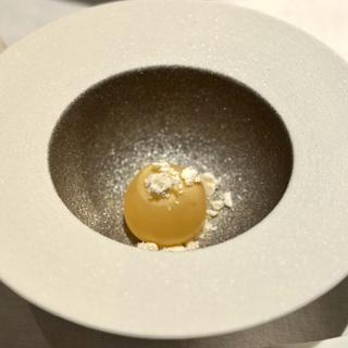 白ワインのジュレパール仕立て 弾けるキャンディーでシャンパーニュをイメージ