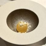 白ワインのジュレパール仕立て 弾けるキャンディーでシャンパーニュをイメージ