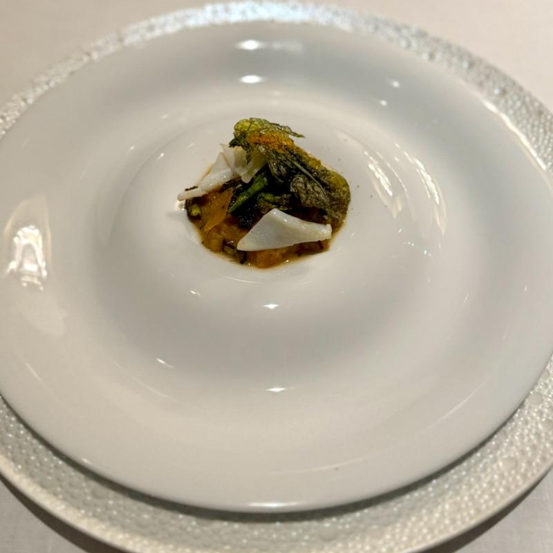 ヤリイカの瞬間ソテートリカリノスボッタルガ 香ばしくローストした菜の花とリボッリータ(RISTORANTE OZIO（リストランテ オッツィオ）)