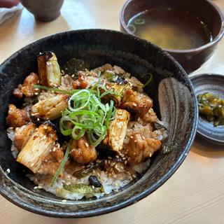 ランチ（やきとり丼＋地鶏ガラスープ＋香の物）