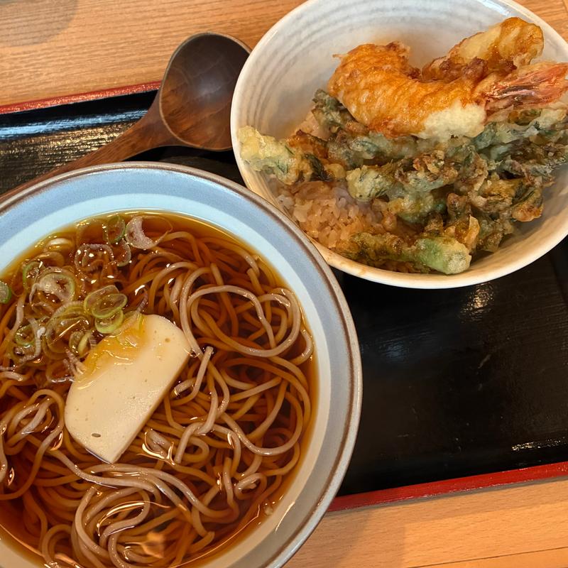 おすすめセット（海老、イカ、タラの芽の天丼とお蕎麦）(笹陣 渋谷店)