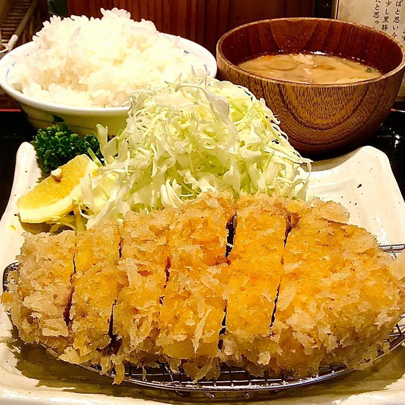 特選ロースかつ定食　160g(とんかつ いわい)