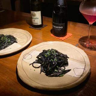 イカスミとミョウガのパスタ