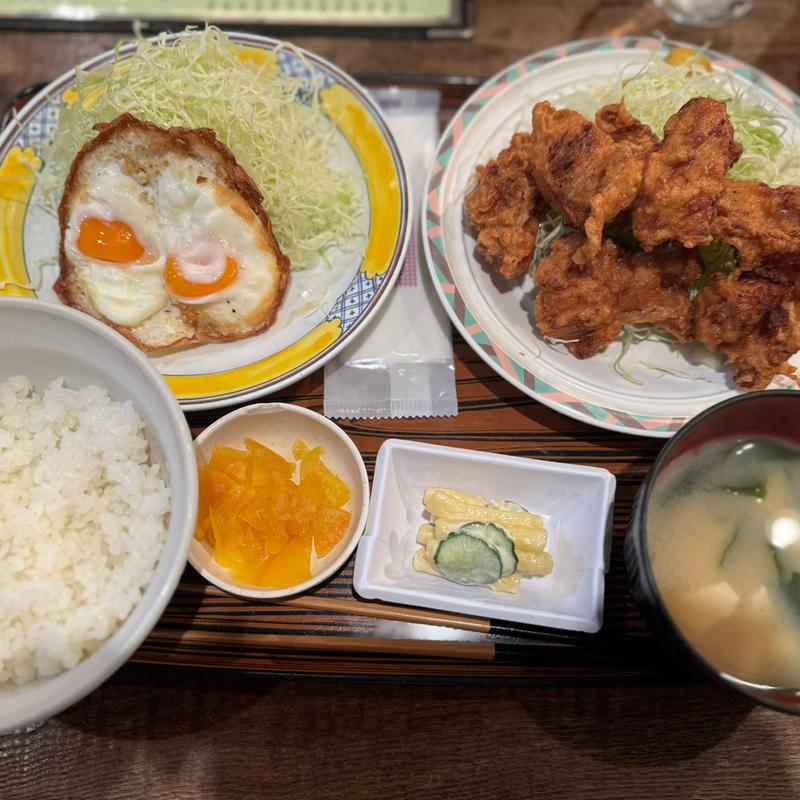からあげ定食：目玉焼き(つるかめ食堂 歌舞伎町店)