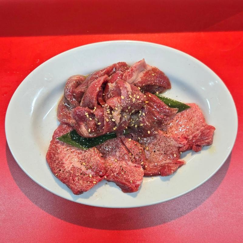 タン＆タンツラ食べ比べ(焼肉藤もと 梅田お初天神店)