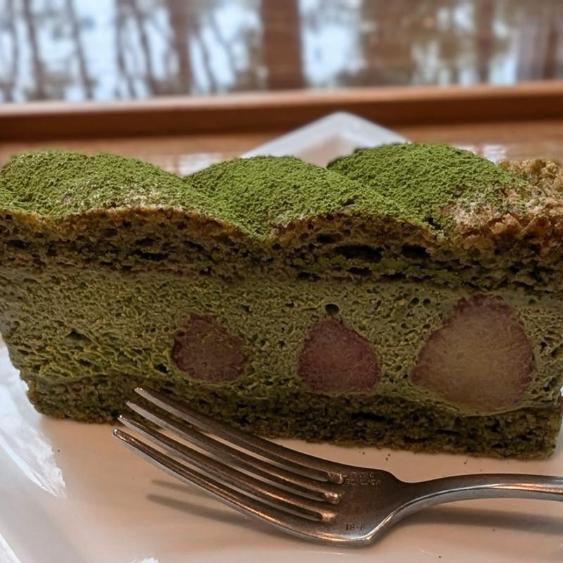 苺と抹茶のダックワーズ(神乃珈琲 川崎有馬店)