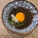お通し　卵黄もずく