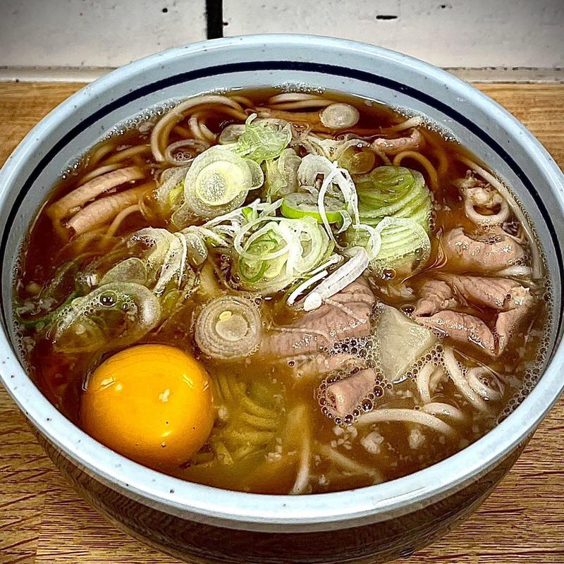 もつ煮そば 玉子(駅そば)