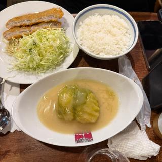 豚ミンチカツとロールキャベツ1貫(洋食 アカシア 新宿本店)
