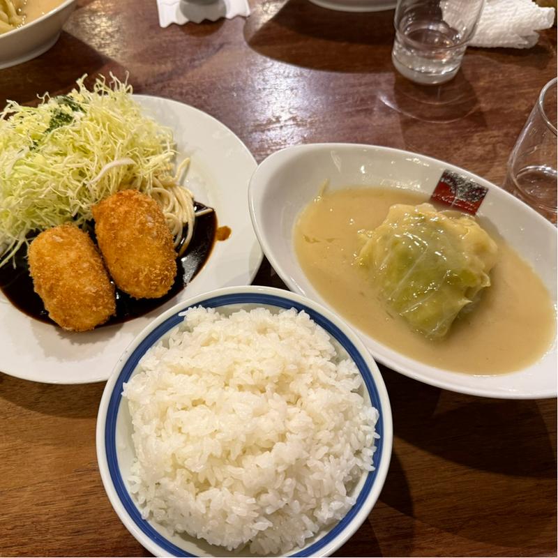帆立貝とクリームコロッケとロールキャベツ(洋食 アカシア 新宿本店)