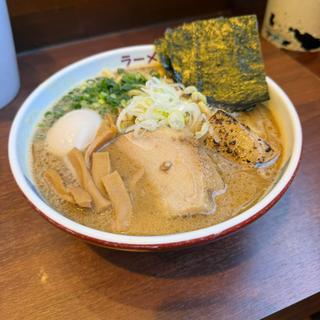 濃厚豚骨醤油ラーメン