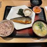 さばの炭火焼き定食、たっぷり野菜の麦みそ汁(大戸屋ごはん処 川崎銀柳街店)