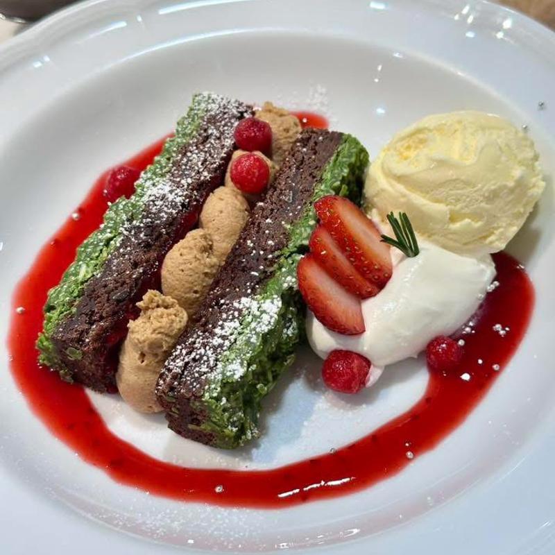 ピスタチオショコラとヘーゼルナッツクリームのガトー(アフタヌーンティー・ティールーム 玉川高島屋Ｓ・Ｃ)