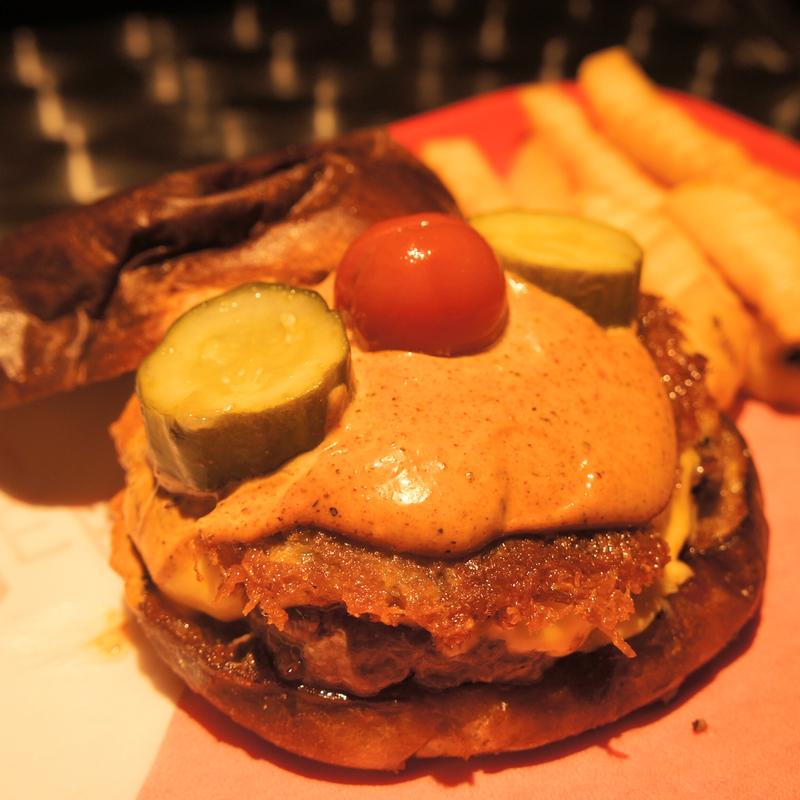 ジャスタバーガーにスモークベーコントッピング(JUSTA BURGER)