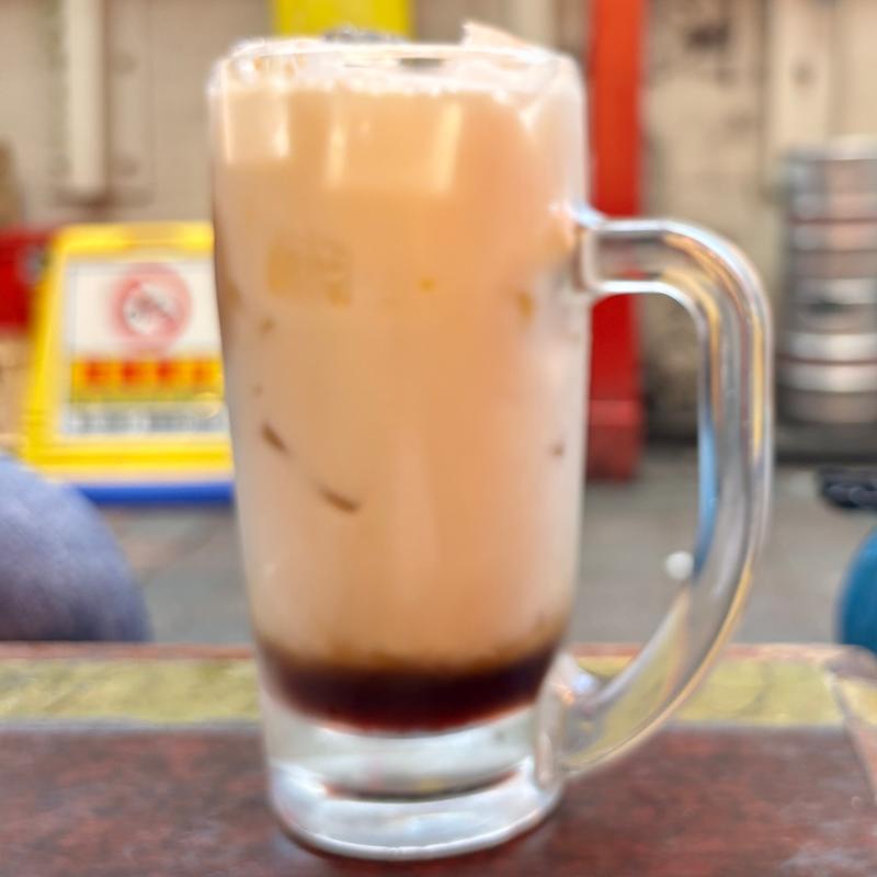 コーヒー牛乳ハイ(立呑み晩杯屋 新宿思い出横丁)