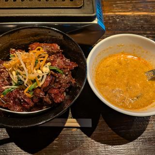 ハラミ丼とユッケジャンスープ(ニクアザブ新橋店)
