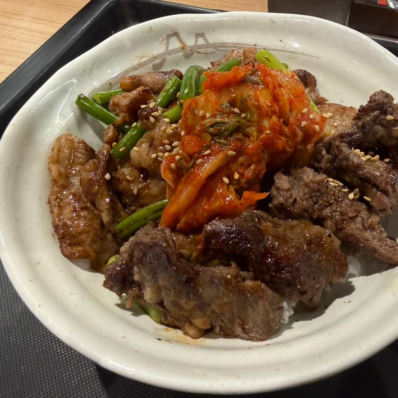 カルビとブリスケット合い盛り丼(松屋 新宿南口店 （まつや）)