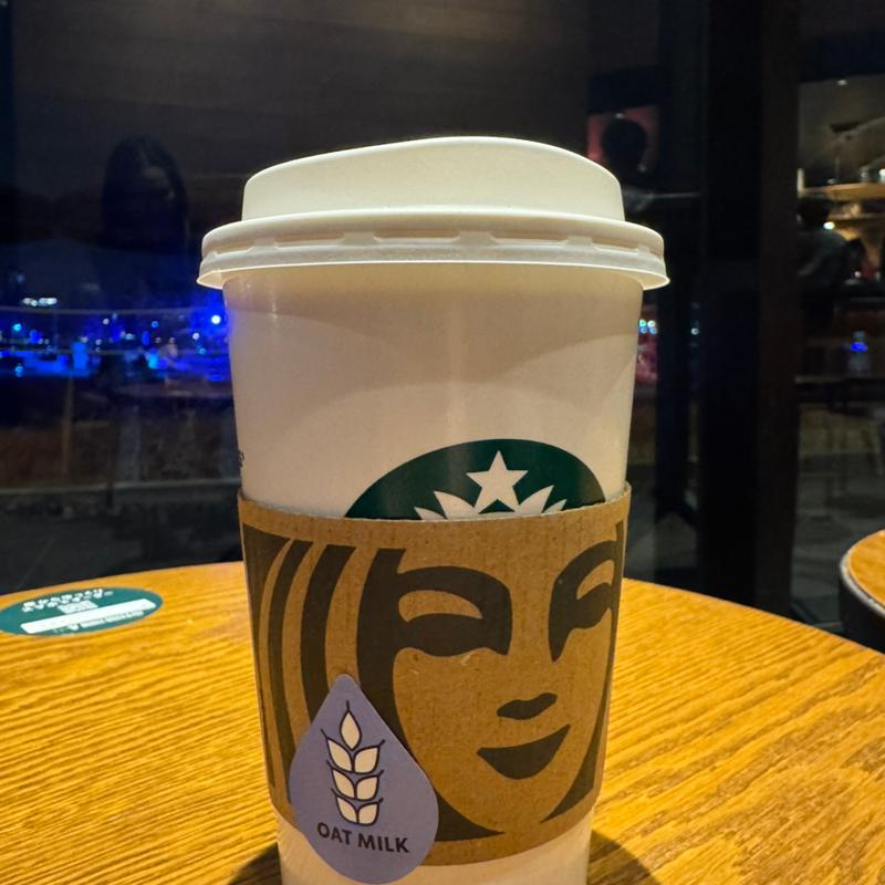 ホットコーヒー オーツミルク(スターバックス コーヒー 神戸メリケンパーク店)