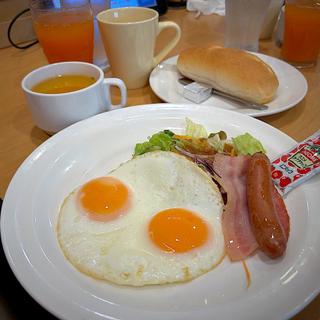 目玉焼き＆ベーコンソーセージセット