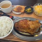 骨付き鳥ごはん定食(ナイス! はっちゃん（骨付鶏定食専門店）)