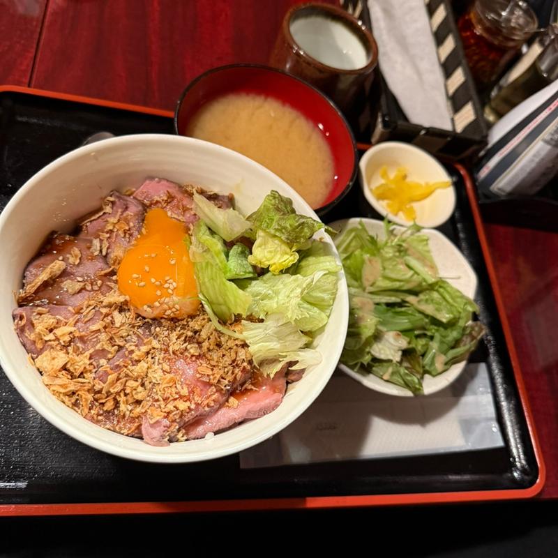 ローストビーフ丼(肉バル アモーレ 新宿店)