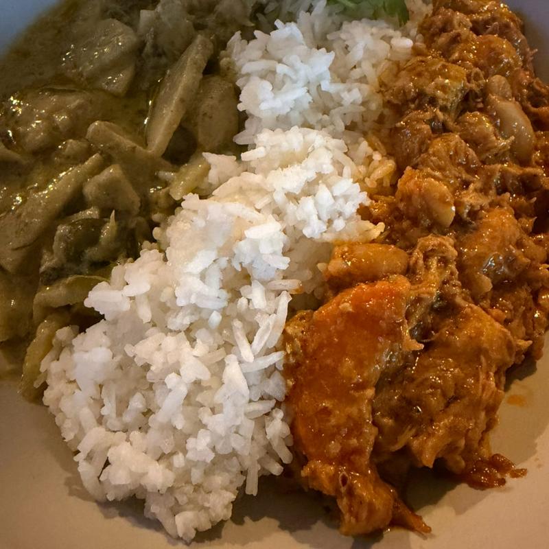 グリーンカレー&マッサマンカレー(Sukhumvit with Pirabukao)