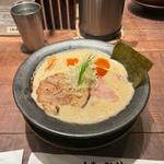 名物大阪鶏白湯Special(+とろり味玉)(小麦の麺神 KITTE大阪店)