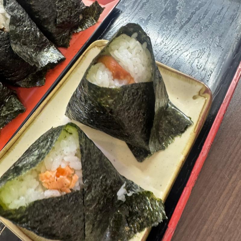 おむすび(銀鮭 田舎梅)(おむすび三味 宇佐店 )