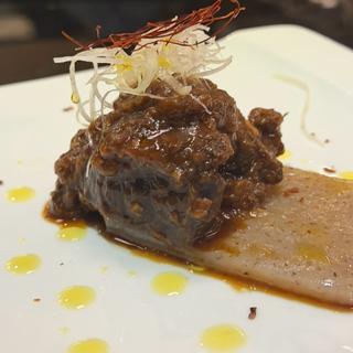 鹿のすじ肉　ウィスキー煮込み