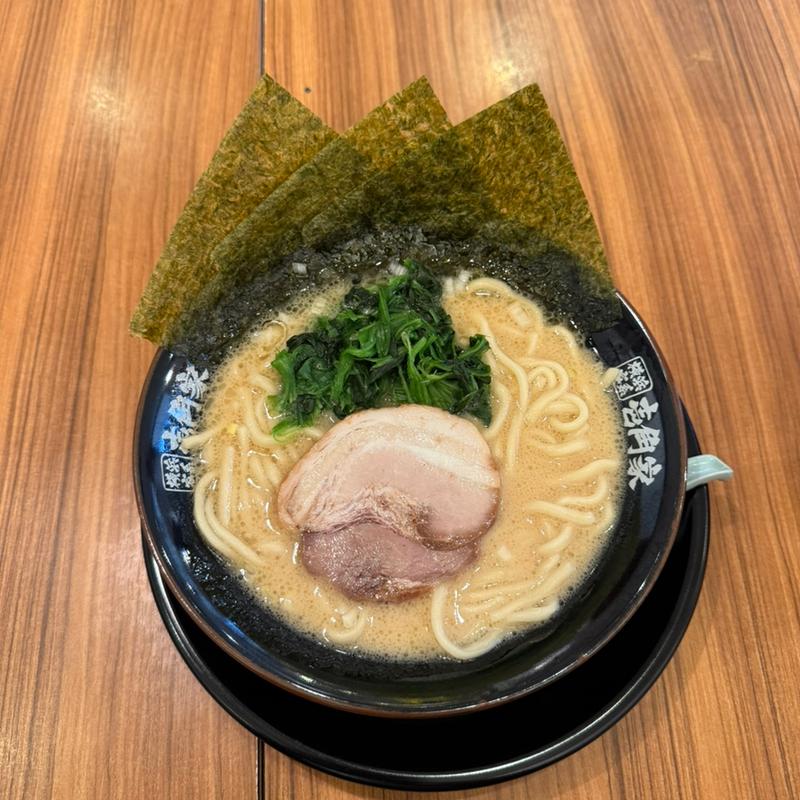 豚骨醤油ラーメン(横浜家系ラーメン 壱角家 野田蕃昌店)
