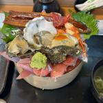 ビックリ丼(すし 魚心亭)