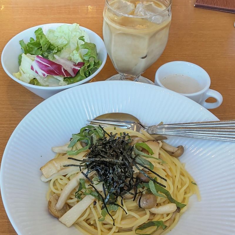 たっぷりきのこと大葉のバターしょうゆ(Bayside Ducky Duck キッチン)