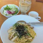 たっぷりきのこと大葉のバターしょうゆ(Bayside Ducky Duck キッチン)