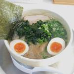 中華そば 背脂 ワカメ 玉子(麺や光)