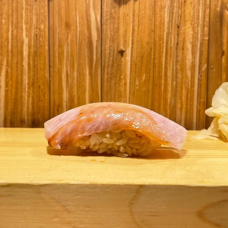 天然ぶりの腹(鮨屋とんぼ 栄店)