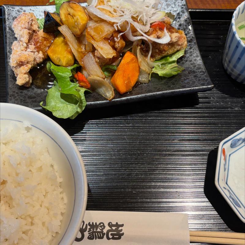 鶏と彩り野菜の黒酢あん定食(地鶏や ウィング高輪店)