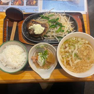 ハンバーグ　ワサマヨ