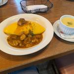 チキンカレーオムライス S (サラダorコーンスープ、ドリンクセット)(みるくカフェ )