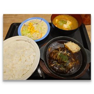 煮込みビーフシチューハンバーグ定食＋豚汁