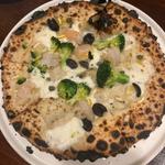 海老とブロッコリー、レモンのピッツァ