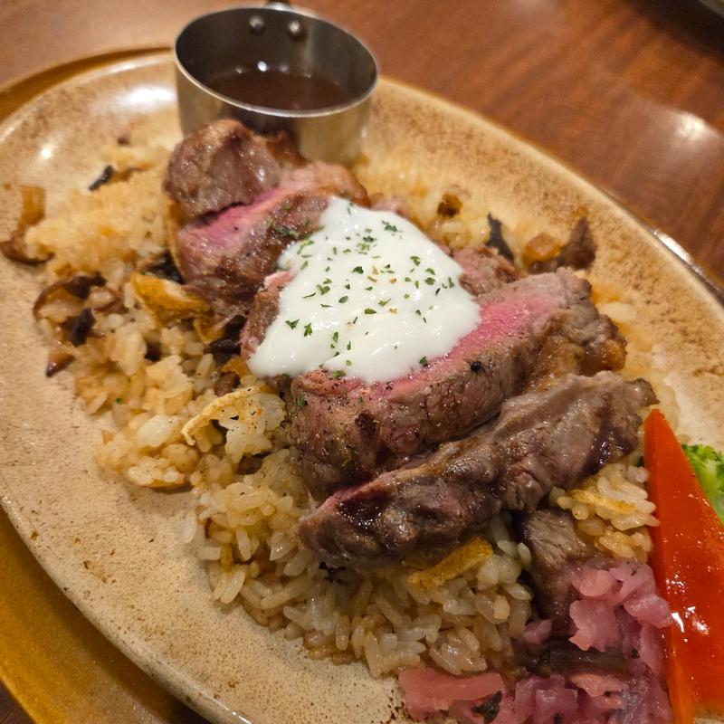 100gアンガスサーロインステーキ&ガーリックピラフ(ロイヤルホスト南薬院店)