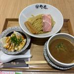 濃厚魚介つけ麺と水餃子