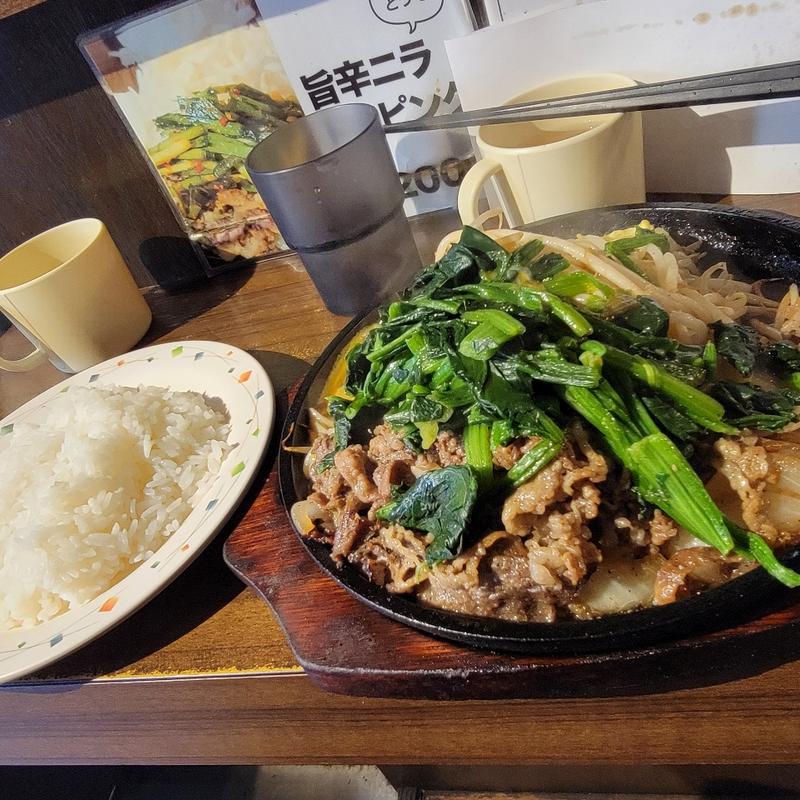 牛焼きほうれん草セット(肉大盛り)＋生卵(牛焼ジョニー 池袋店)