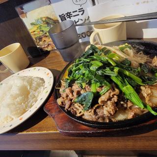 牛焼きほうれん草セット(肉大盛り)＋生卵(牛焼ジョニー 池袋店)