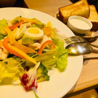 MIYABIの洋風サラダモーニング(CAFE＆BAKERY MIYABI 神保町店 （カフェ アンド ベーカリー ミヤビ）)