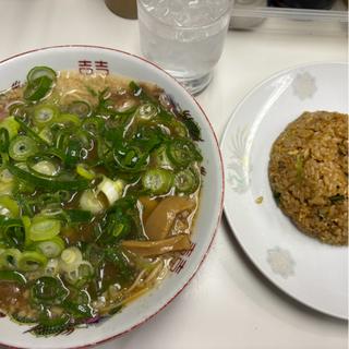 醤油ラーメンネギ多めとチャーハン並