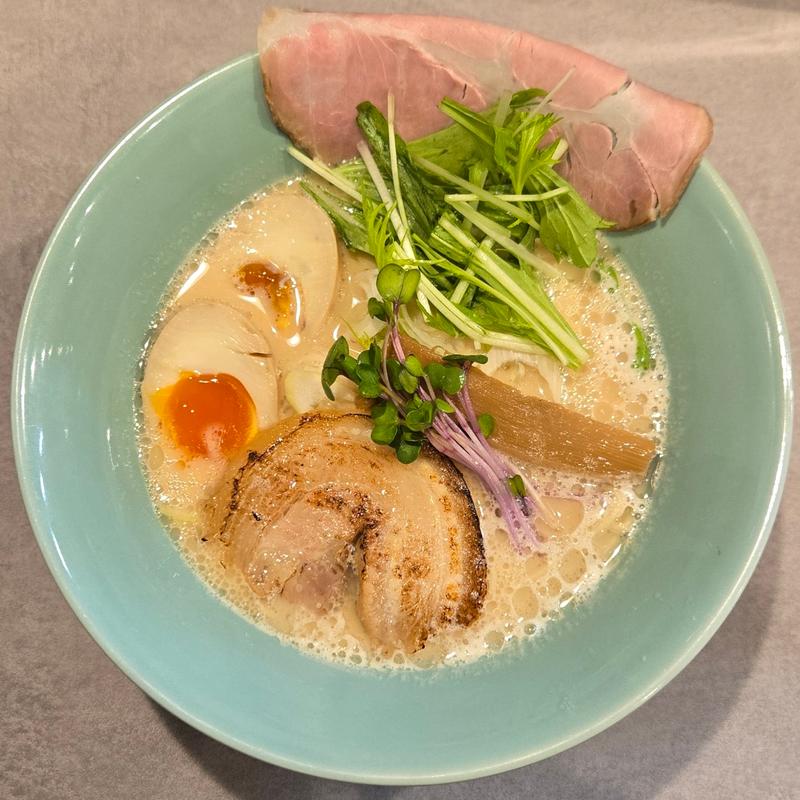 煮卵とんこつ醤油ラーメン(俺の名はJ)